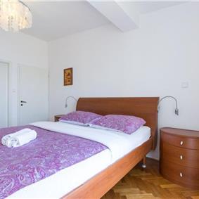 5 Bedroom Villa with Pool, Balcony and Sea Views near Malinska, Sleeps 10-11